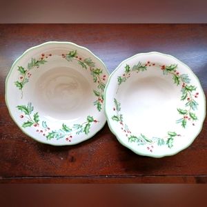 2 ,ST NICHOLAS SQUARE ,CHRISTMAS- Coupe Soup Bowl Holly Berry